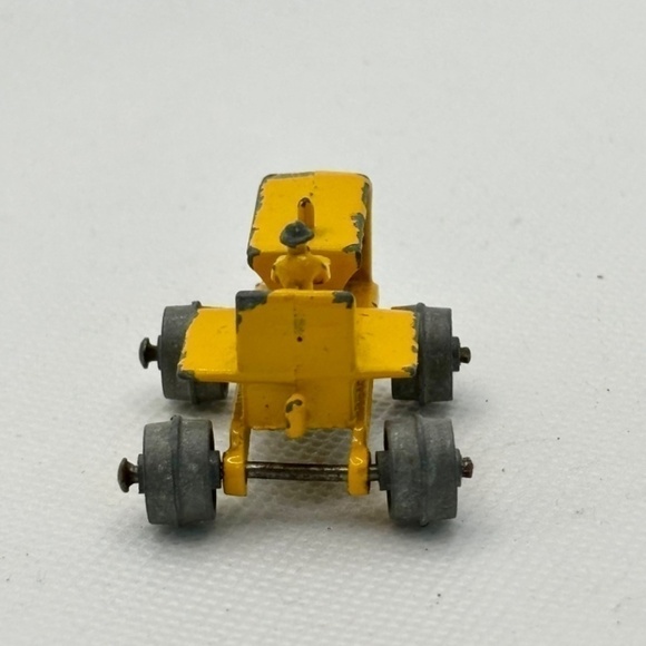 Lesney, Vintage Matchbox 1955 Caterpillar Tractor w/ Metal Wheels, Model 8-B - Picture 6 of 7